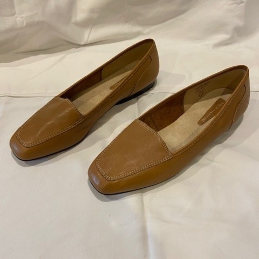 EUC Enzo Angiolini Tan Liberty Flats Loafers Sz 10